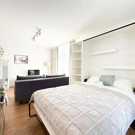 Mieszczanska Charming By Bookinghost *