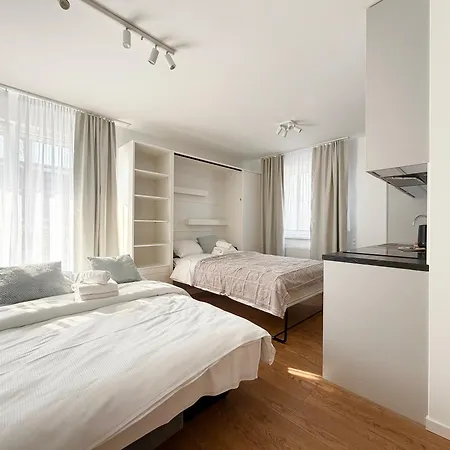 Mieszczanska Charming By Bookinghost