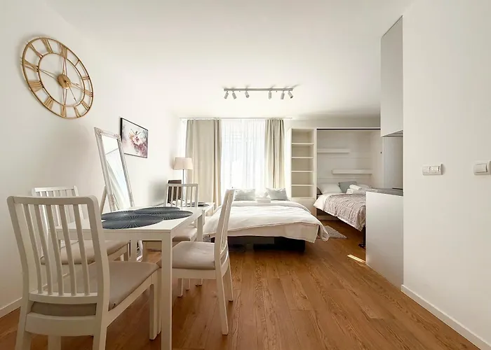 Mieszczanska Charming By Bookinghost * Wrocław