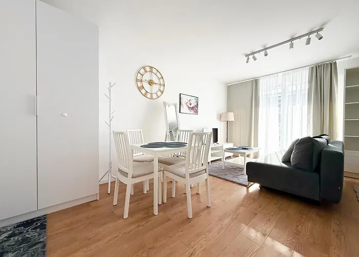 Mieszczanska Charming By Bookinghost * Wrocław